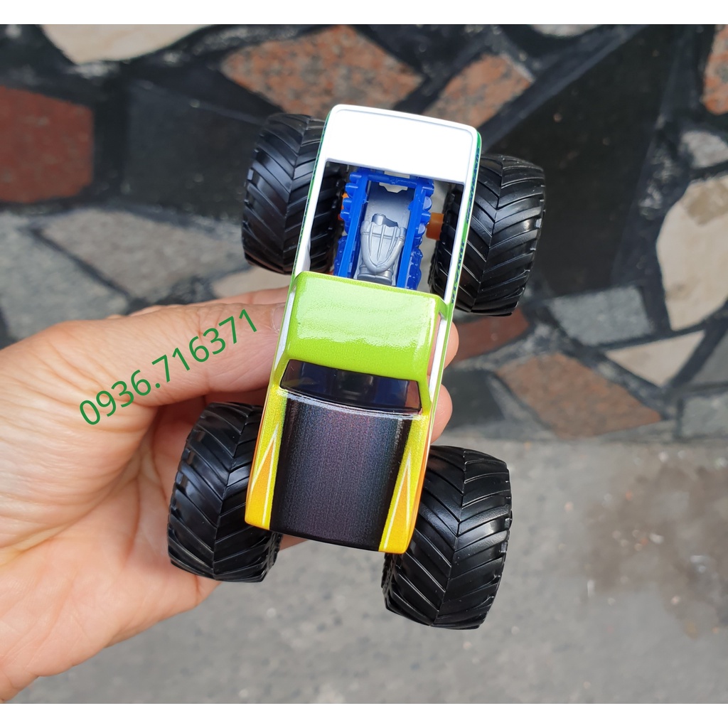 Hộp đồ chơi xe Monster Jam hàng Spin Master