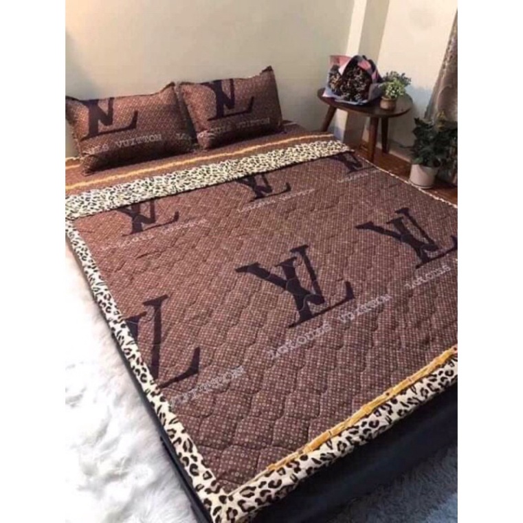 Sét Chăn Ga Gối Hè Hình L. V Nâu