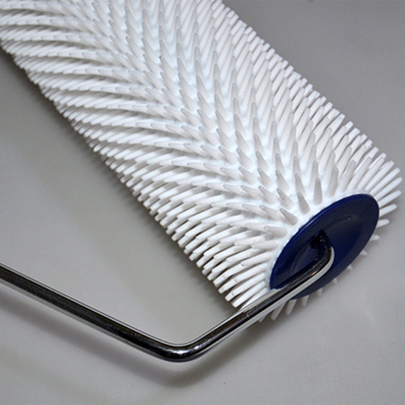 Con lăn có đinh tự tạo nhám cho mặt sàn