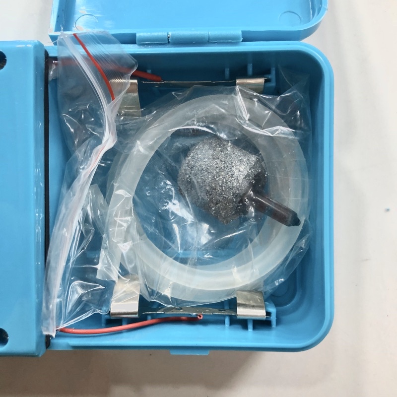 Máy Sủi Oxy Pin 1 Vòi Sobo SB-960/SB-980 (1.5W - 2Lít/Phút) - Kèm Dây Oxy Và Cục Sủi Oxy