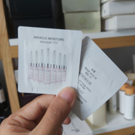 Sample tinh chất huyết thanh 777 Ohui siêu dưỡng ẩm dưỡng trắng và căng bóng da - Miracle Moisture Ampoule Ohui 777 1ml | BigBuy360 - bigbuy360.vn