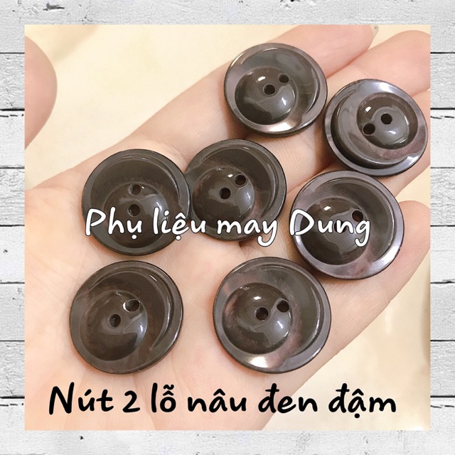 Nút 2 lỗ nâu đậm