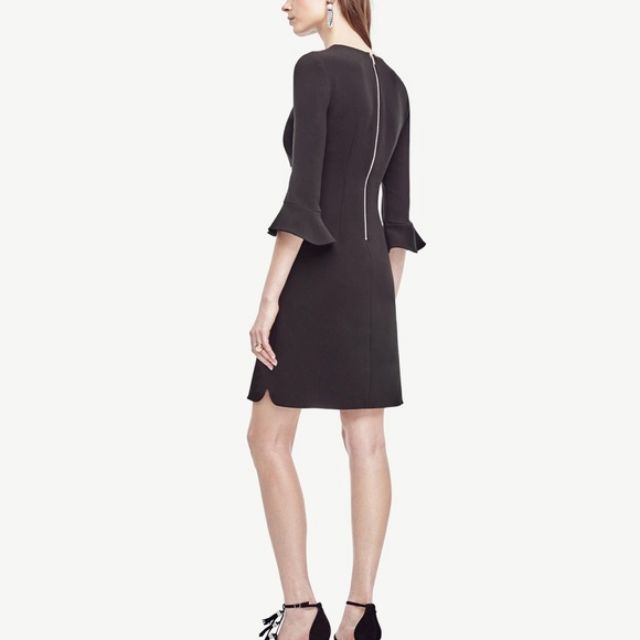 Đầm Ann Taylor Fluted Sleeve Dress