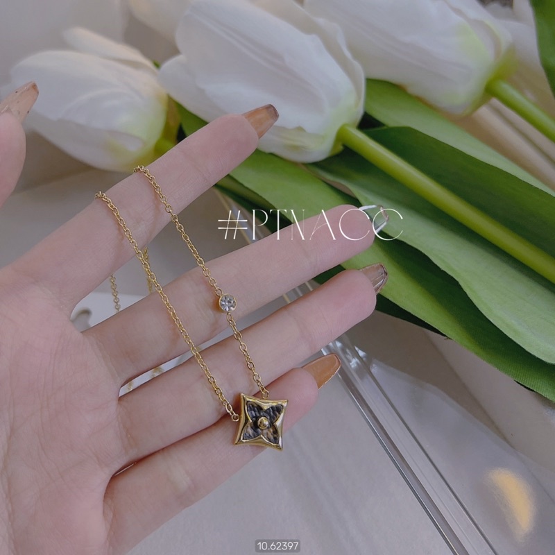 ᴾᵀᴺᵃᶜᶜ Dây chuyền titan mặt L*V phối da VIP . hàng loại 1