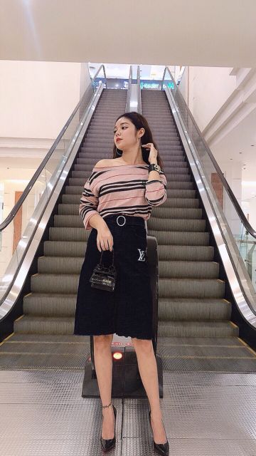 CHÂN VÁY JEAN TẶNG KÈM ĐAI_CHÂN VÁY BÒ THÊU chữ LV | BigBuy360 - bigbuy360.vn