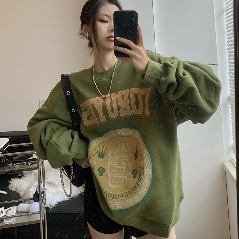 Áo sweatshirt cổ lọ dày dặn màu xanh lá đậm | BigBuy360 - bigbuy360.vn