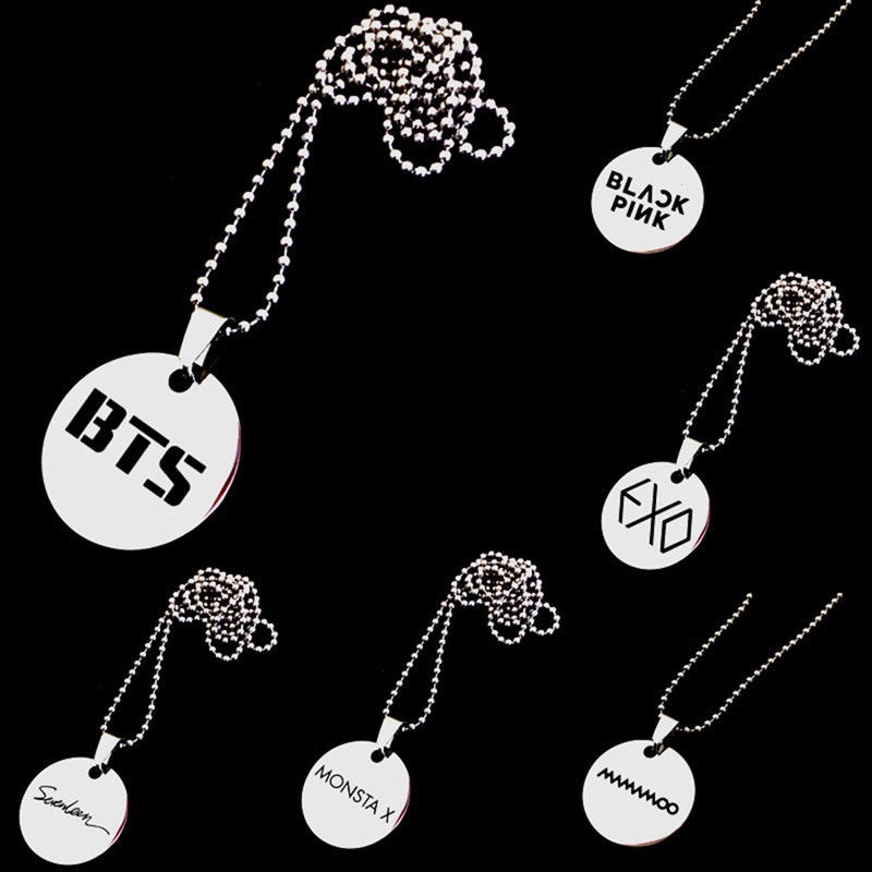 Dây chuyền chất liệu thép không gỉ với mặt tròn khắc tên các nhóm nhạc KPop cho các fan
