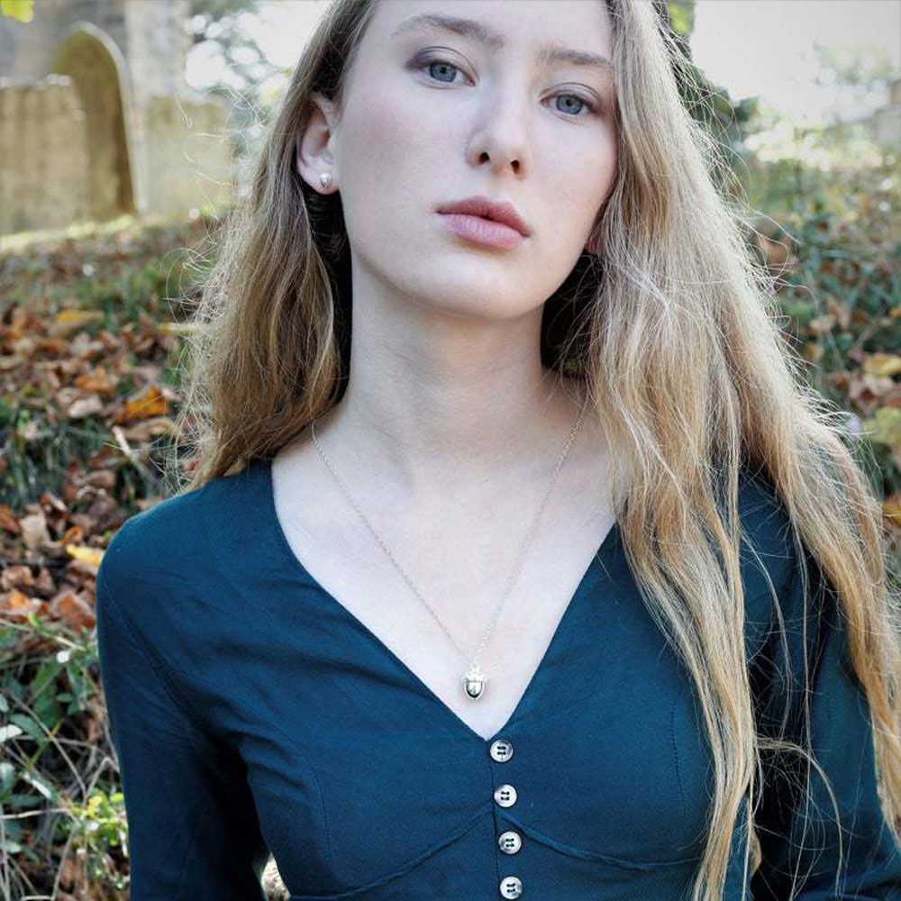 Vòng cổ hình hạt dẻ mở nắp có mặt hình trái tim bên trong độc đáo thời trang cho nữ