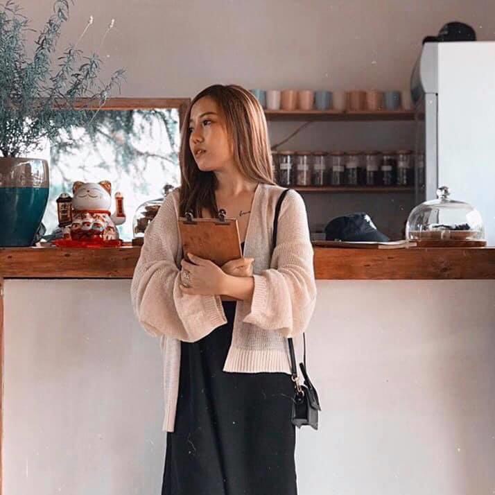 Các bạn đang đợi hàng áo khoác len mỏng này nhắn bọn mình một . trong ib tụi mình chốt đơn gửi liền nhéee. Áo đẹp như mộ