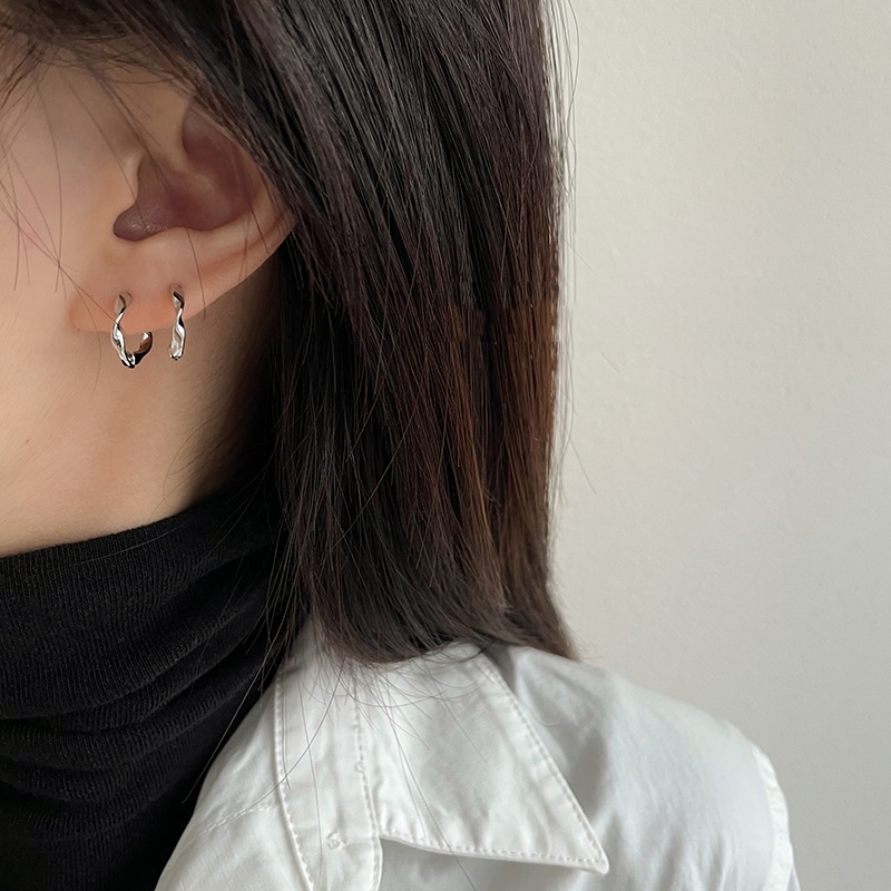 Đôi hoa tai dạng vòng xoắn sành điệu cho nữ