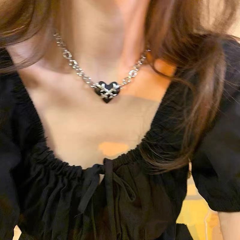 Dây chuyền mặt trái tim màu đen phong cách gothic hiphop dành cho nữ