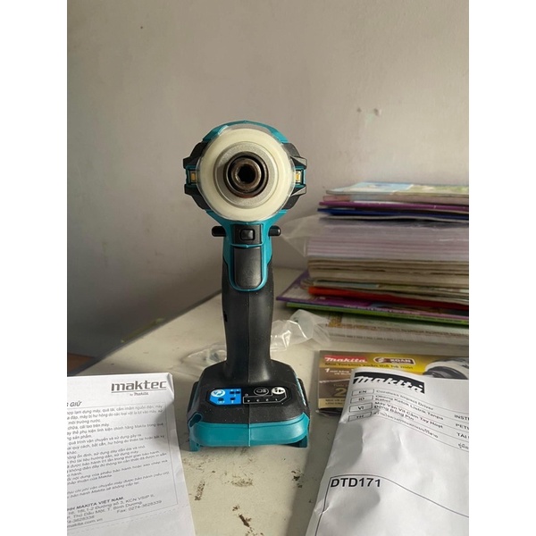 Máy vặn vít dùng pin 18V Makita DTD171Z