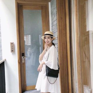 Đầm trắng cổ V tay loe (2 màu)