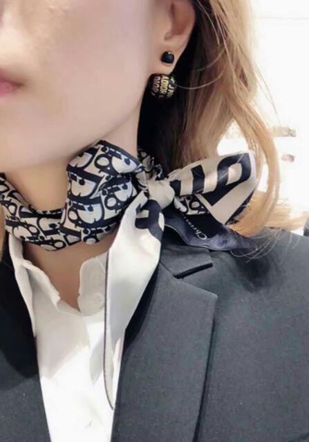 Khăn lụa quấn túi
