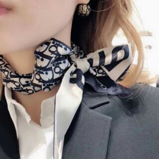 Khăn lụa quấn túi