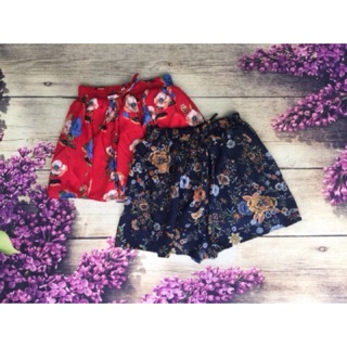 Quần short giả váy ống rộng voan hoa