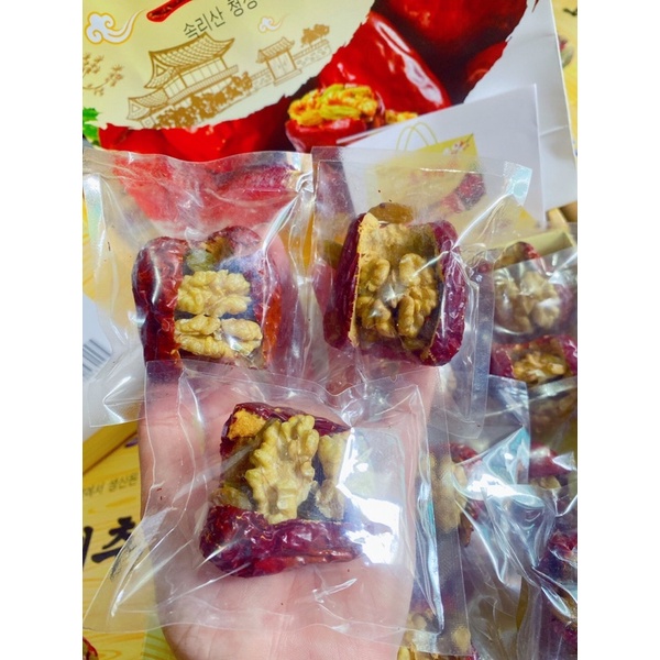 Táo đỏ kẹp óc chó và nho khô thơm ngon Hàn Quốc -  ( TẶNG KÈM TÚI XÁCH )  ĂN VẶT NHÀ HEO