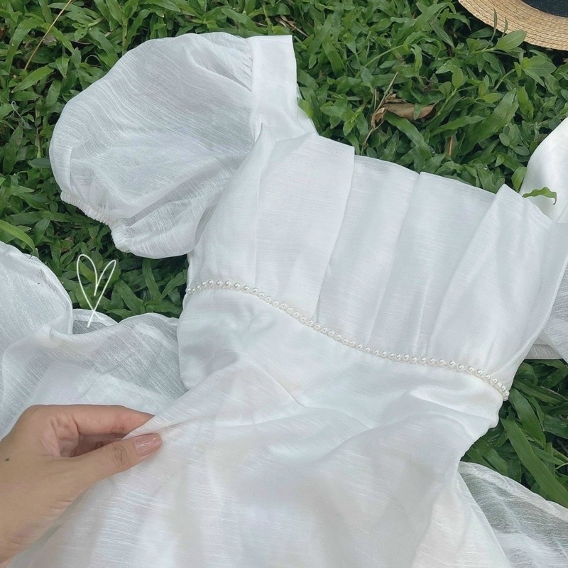 ĐẦM MIDI TRẮNG CỔ VUÔNG XẾP LI VIỀN CƯỜM