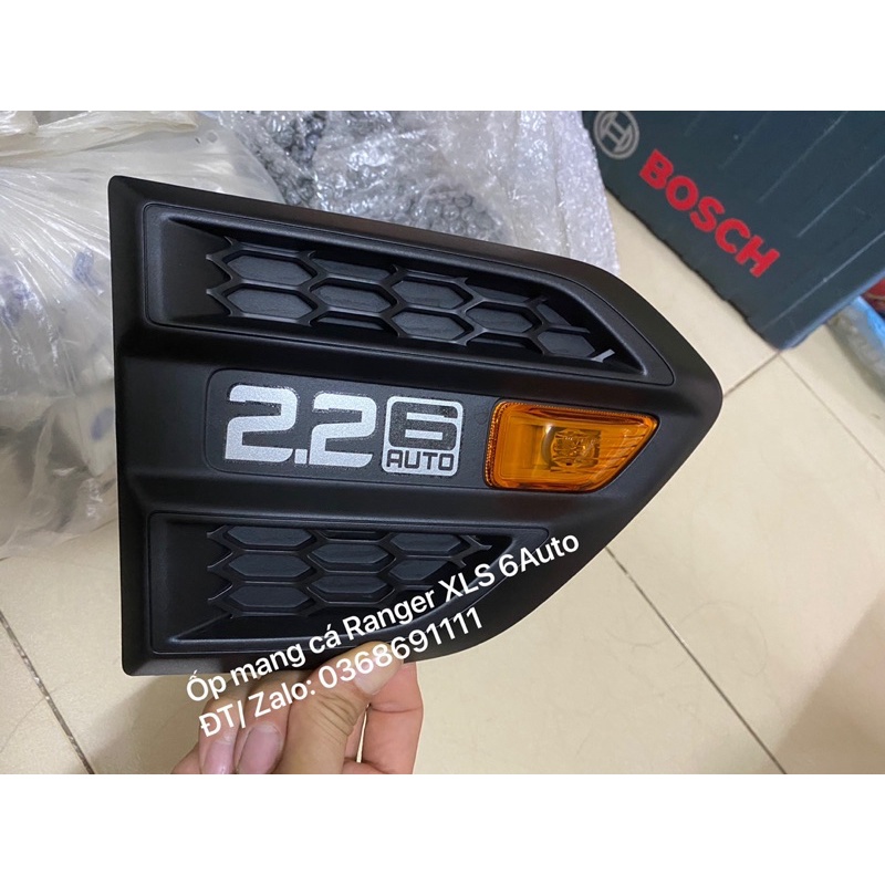 Ốp mang cá  Ford Ranger XLS / bên phụ