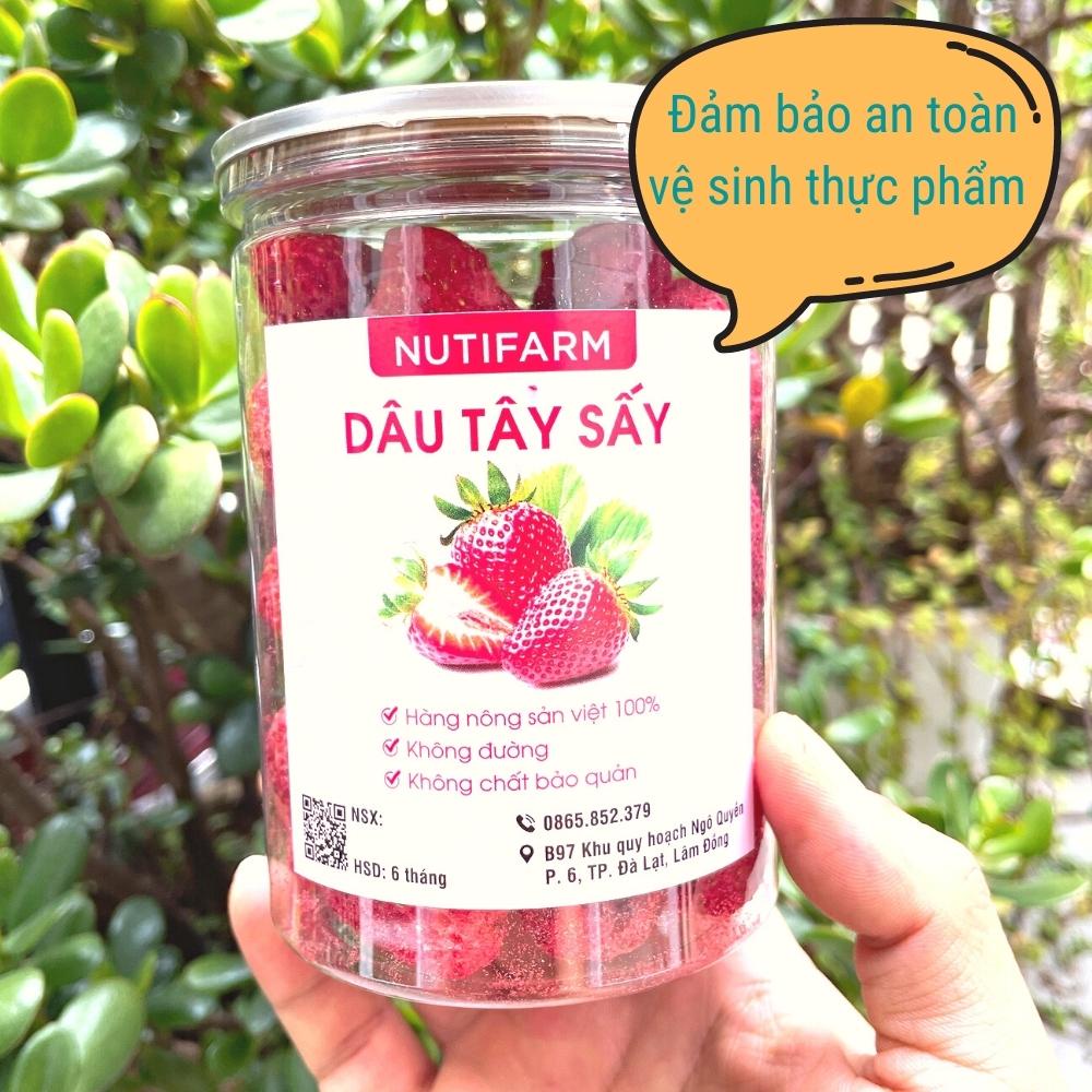 Dâu tây sấy giòn NutiFarm 120gr, dâu tây sấy khô không đường đặc sản đà lạt