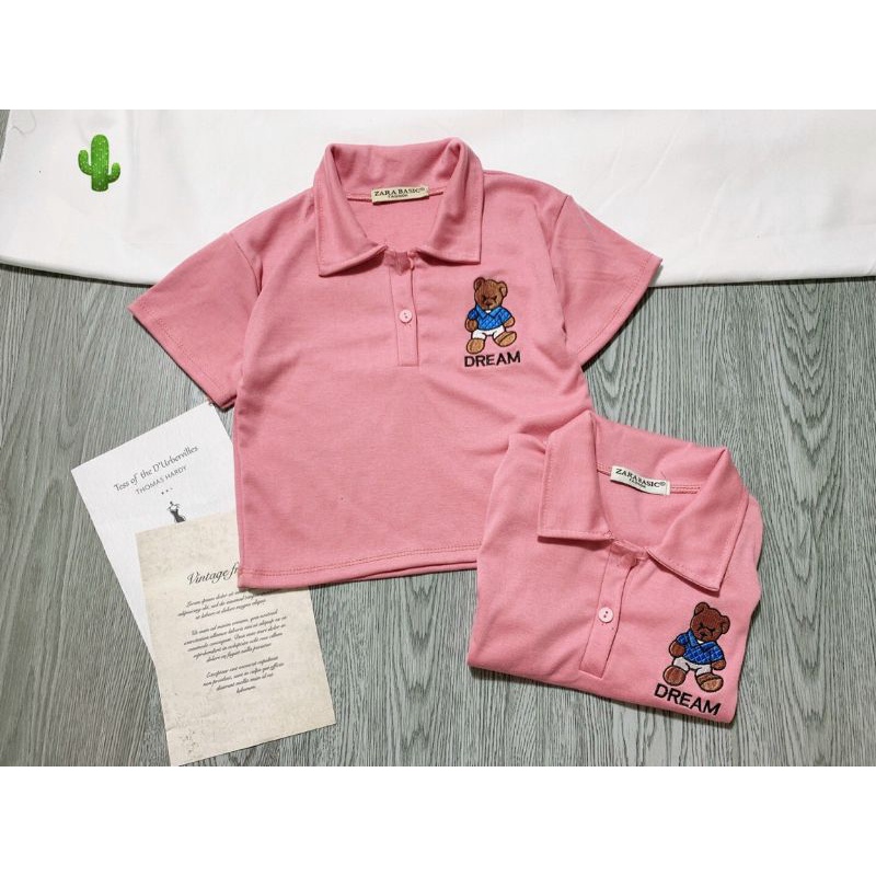 Áo polo croptop thêu gấu chữ DREAM
