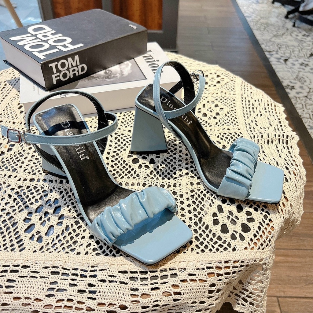 SALE XẢ HÀNG - GIÀY SANDAL CG QUAI NHÚN 06