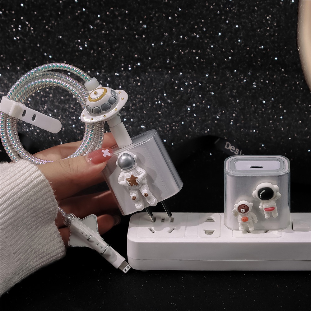 Vỏ Silicon Bảo Vệ Dây Cáp Sạc Iphone 18 / 20W Hình Phi Hành Gia Dễ Thương Ốp