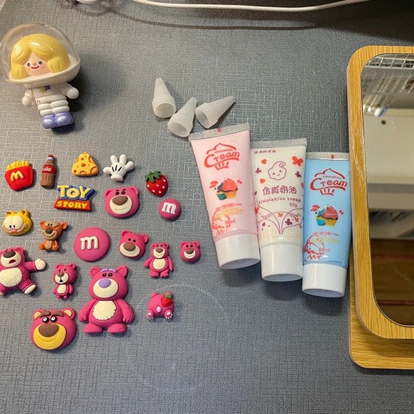 Gương trang điểm để bàn/ Kem dưỡng da/ Phụ kiện trang trí gương trang điểm