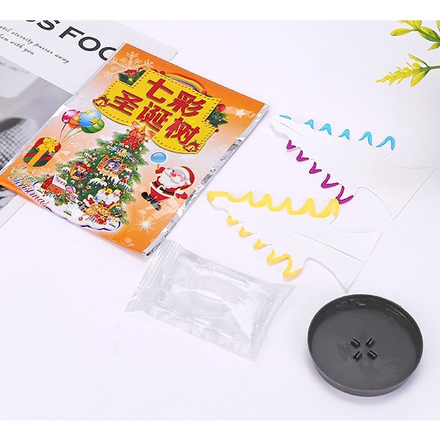 Bộ 5 Cây Thông Ma Thuật Dùng Trang Trí Bàn Làm Việc Như Một Món Quà Giáng Sinh Cho Bé