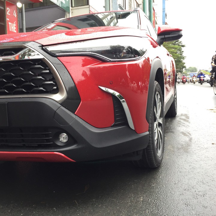 Toyota cross, Bộ 2 Ốp Viền Gầm Sau, Gầm Trước Toyota Cross 2020 2021 mạ Crom cao cấp giống bản 1.8V