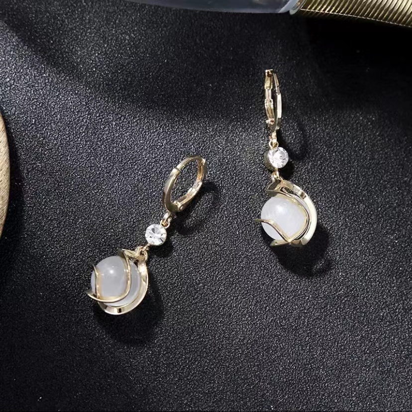 Khuyên Tai Hình Giọt Nước Phối Tua Rua Phong Cách Hàn Quốc Thời Trang