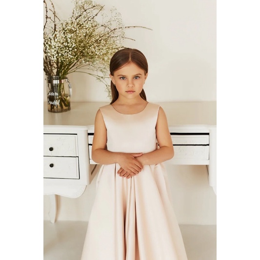 Đầm công chúa dài lưng V cho bé chất liệu phi nhật