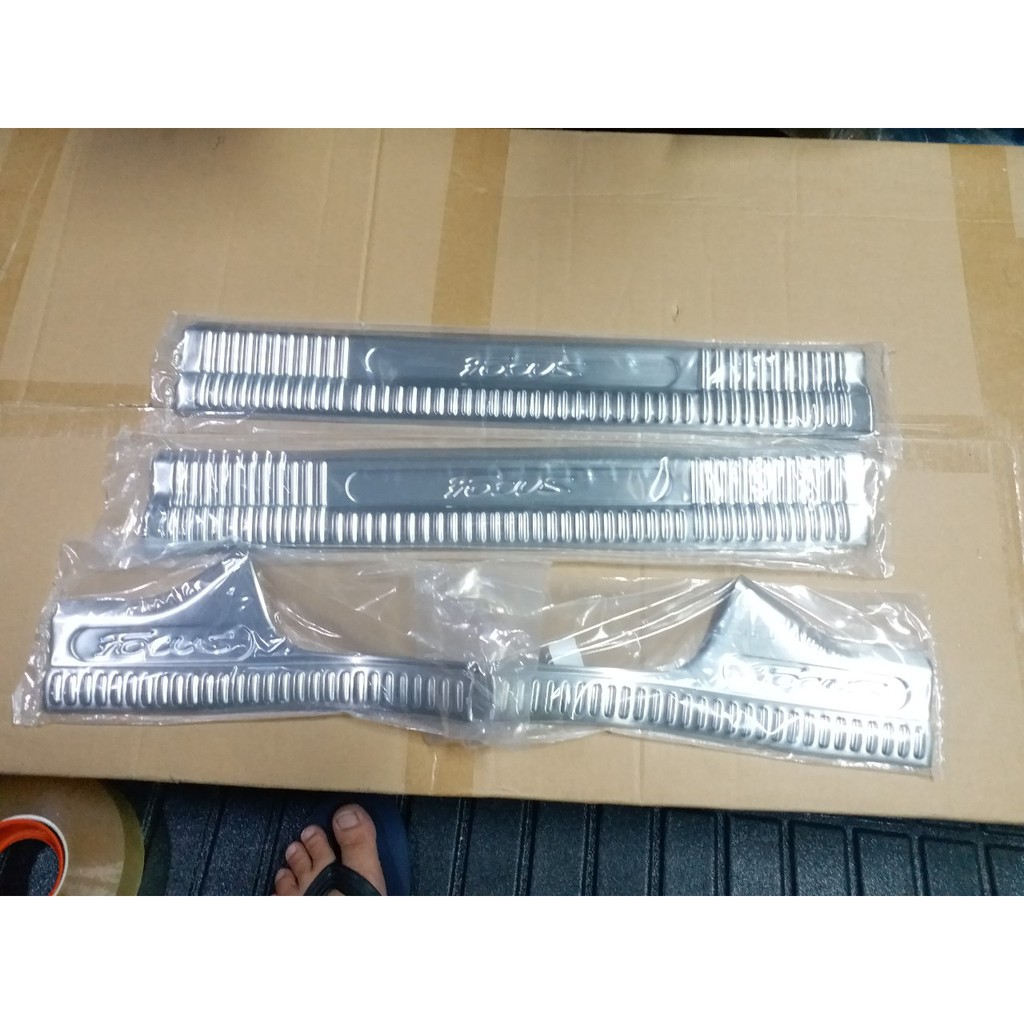 Ốp Bậc Cửa, Nẹp Bước Chân Trong Xe Ford Focus 2015-2020 Mẫu Inox cao cấp