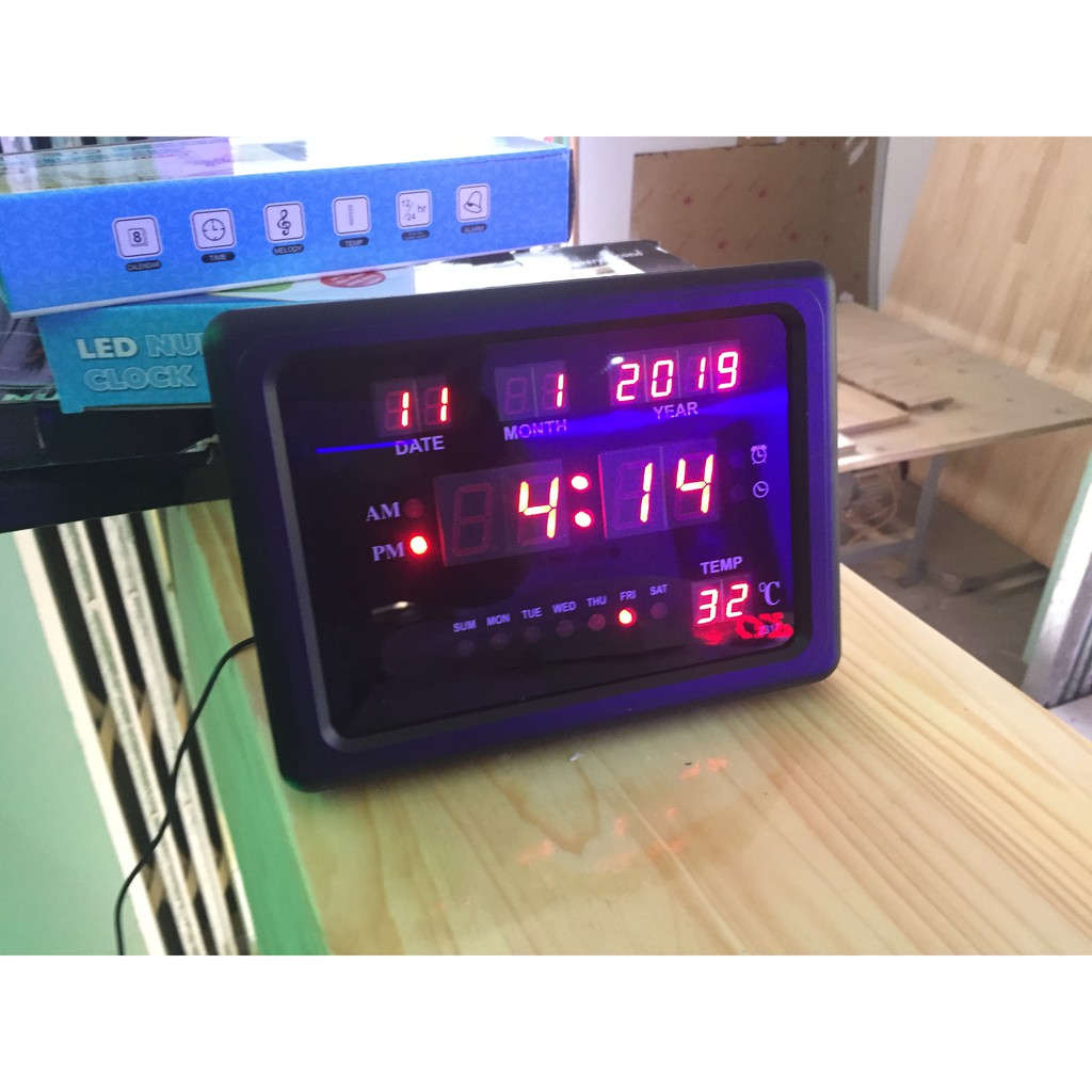 Đồng hồ treo tường led lịch vạn niên báo thức