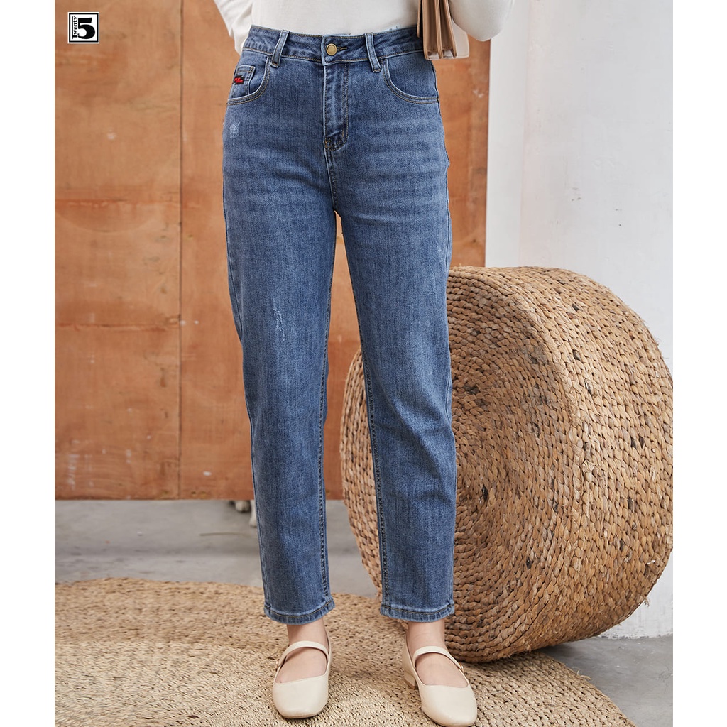 Quần jeans baggy nữ mài xước thêu túi chữ đỏ Twentyfive 3441M