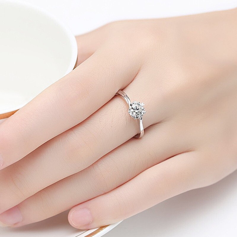 Nhẫn Kim Cương Bạc S925 Sáu Cánh Hoa Tuyết Moissanite 1 Karat