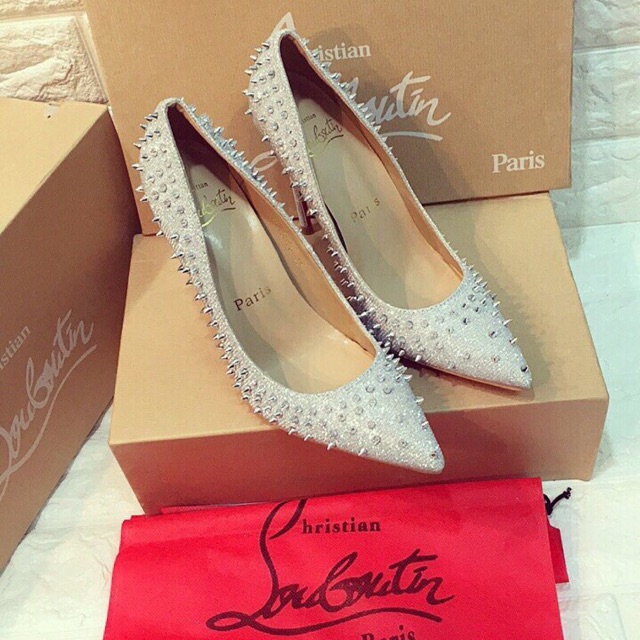 Giày louboutin đinh nhũ bạc