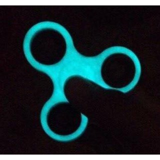 Con quay 3 cánh hand spinner dạ quang