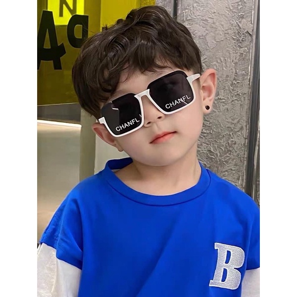 Kính vuông hot hit cho bé