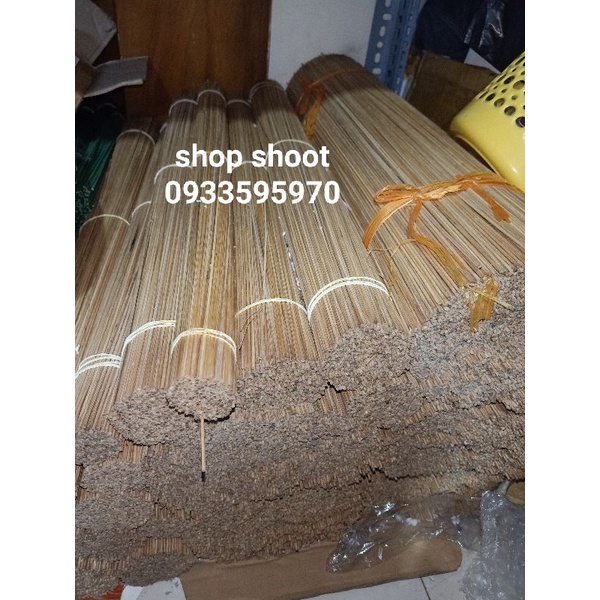 Que gỗ cắm hoa sáp, hoa đồng tiền