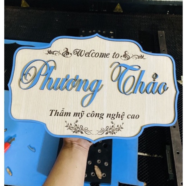 Bảng hiệu quảng cáo, bảng shop online bằng gỗ phù hợp để livestream, chụp hình sản phẩm