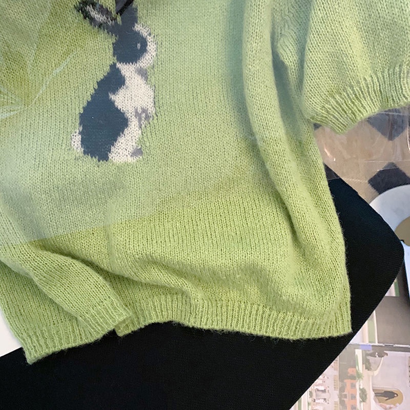 Áo sweater dệt kim Pure Cube tay ngắn họa tiết thỏ màu xanh lá thiết kế mới phong cách thời trang mùa xuân cho nữ