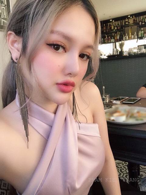 [Mã FAMAYWA giảm 10K đơn 50K] Áo Lụa Cổ Yếm | BigBuy360 - bigbuy360.vn