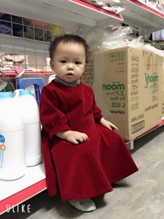 Váy nhung đỏ bé gái