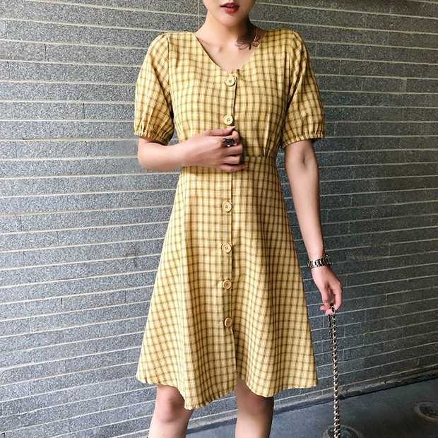 Đầm caro tay ngắn bo, cổ tim trước + sau cột nơ, cúc to