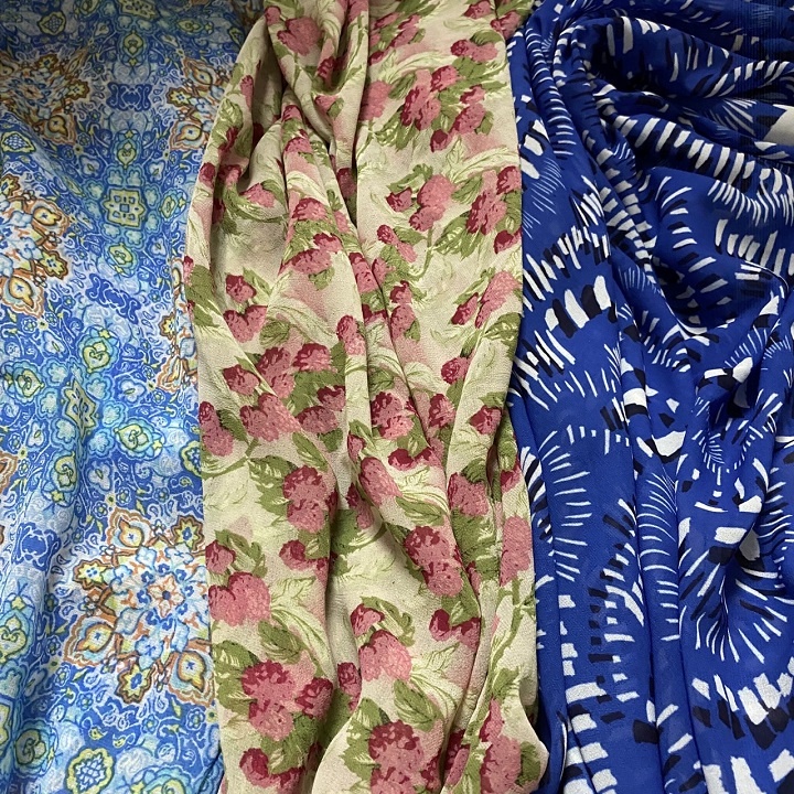 Khúc Voan Chiffon Hoa Dâu, Xanh Dương Đậm, Xanh Dương Lợt Khoor1m5 Chất Mỏng, Mềm Rũ, Co Giãn Nhẹ, Cần Phải Lót