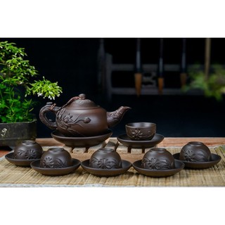 Bộ ấm chén đắp hoa sen Bát Tràng 01, chén lòng đen không tráng men, nhận in logo trên ấm chén