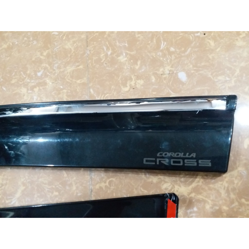 Vè che mưa viền mạ inox xe Toyota Corolla Cross (HÀNG CÁO CẤP)