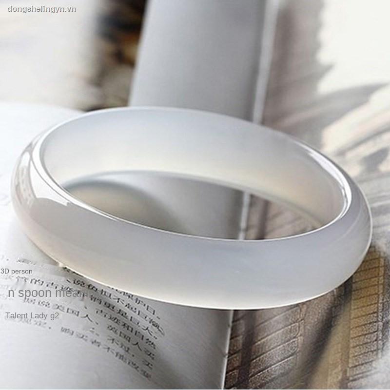 Vòng tay đá mã não trắng trong suốt cỡ nhỏ xinh xắn cho bạn gái