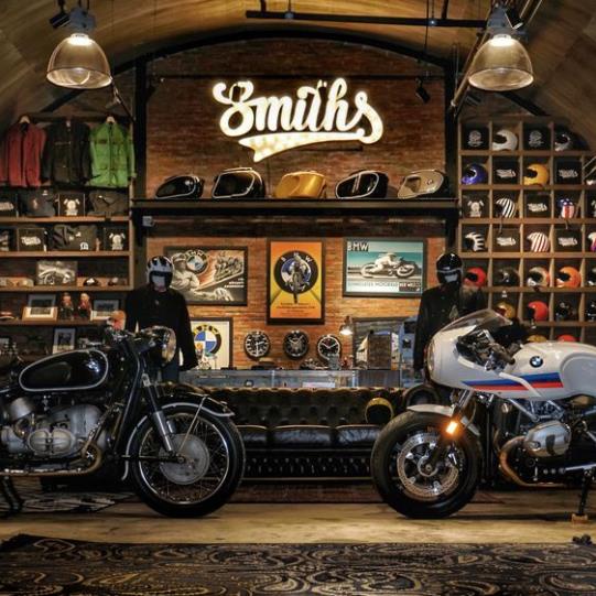 SET 20 TẤM DECAL POSTER DÁN TƯỜNG TRANG TRÍ CỬA HÀNG/CAFE CỔ ĐIỂN VINTAGE CHỐNG THẤM NƯỚC | Kích thước 17x23cm mỗi hình